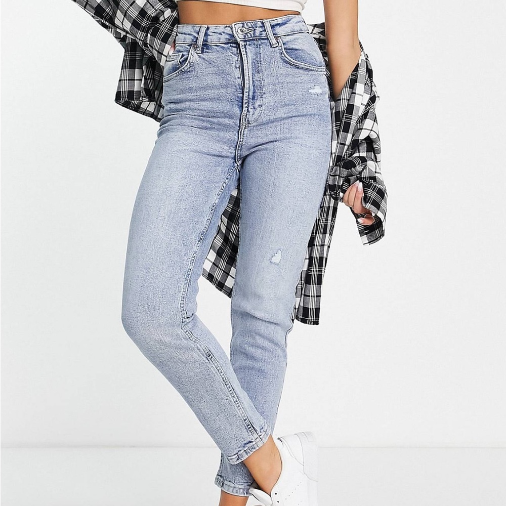 Bershka comfort fit mom jeans in light blue